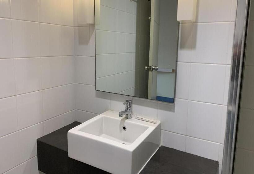 בית מלון כפרי Glodok Plaza