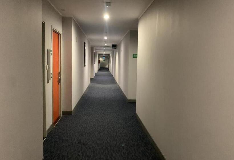 בית מלון כפרי Glodok Plaza