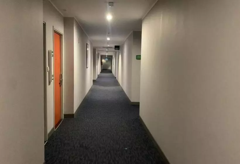 בית מלון כפרי Glodok Plaza