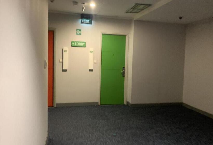 בית מלון כפרי Glodok Plaza