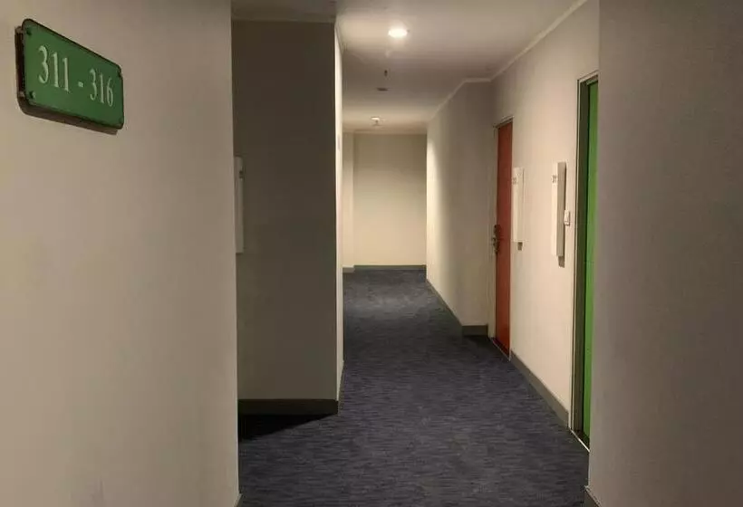 בית מלון כפרי Glodok Plaza