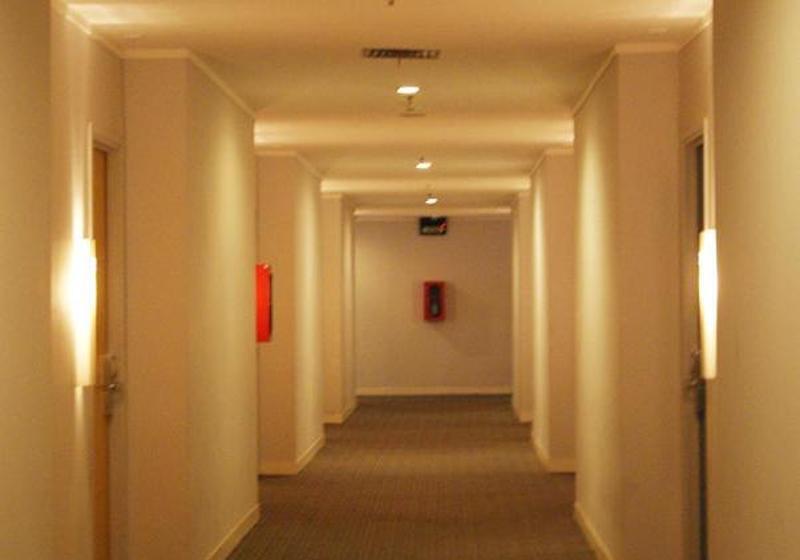 בית מלון כפרי Glodok Plaza