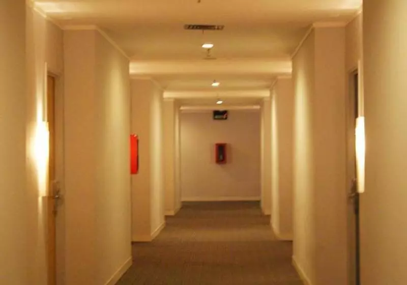 בית מלון כפרי Glodok Plaza