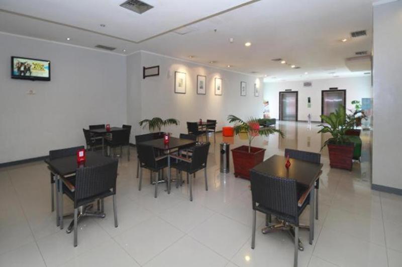 בית מלון כפרי Glodok Plaza