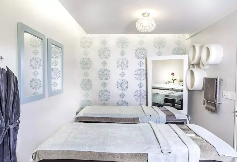 Views Boutique Hotel & Spa