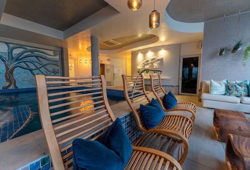 Views Boutique Hotel & Spa