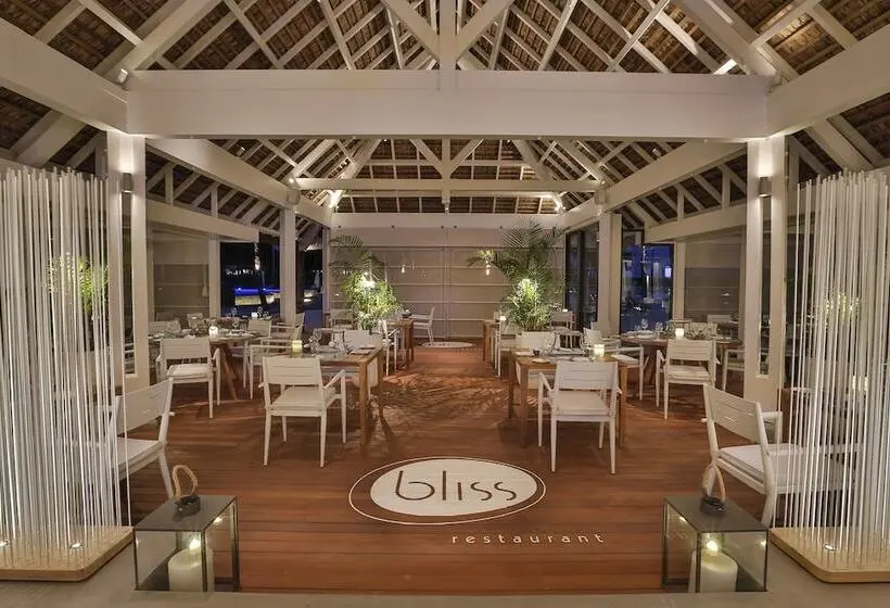 اقامتگاه Anahita Golf & Spa Resort