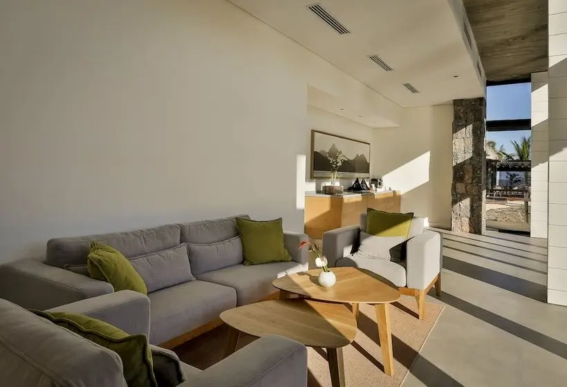 اقامتگاه Anahita Golf & Spa Resort