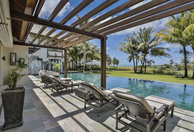 اقامتگاه Anahita Golf & Spa Resort