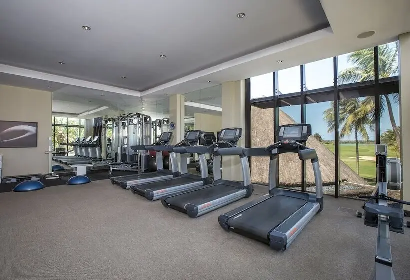 اقامتگاه Anahita Golf & Spa Resort
