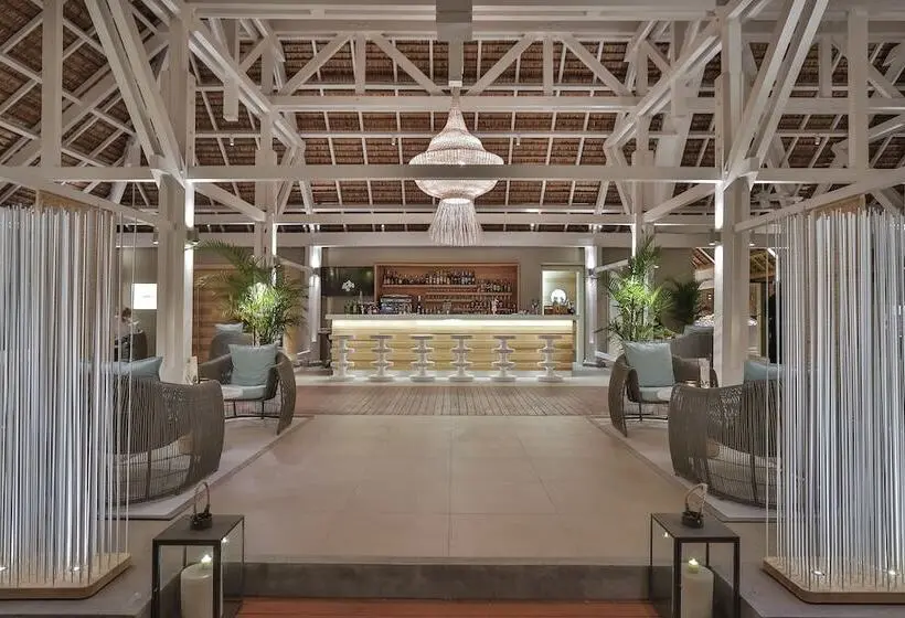 اقامتگاه Anahita Golf & Spa Resort