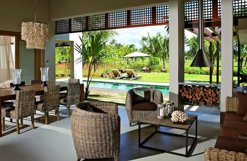 اقامتگاه Anahita Golf & Spa Resort