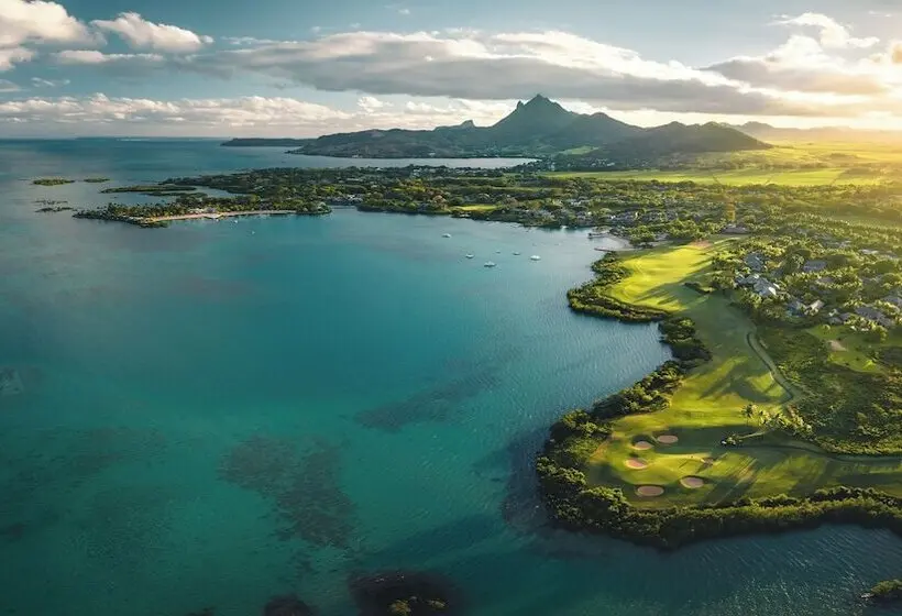 اقامتگاه Anahita Golf & Spa Resort