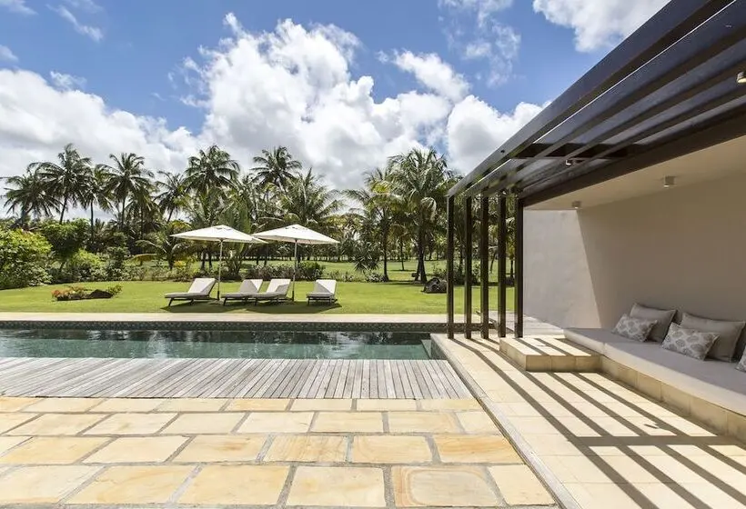 اقامتگاه Anahita Golf & Spa Resort