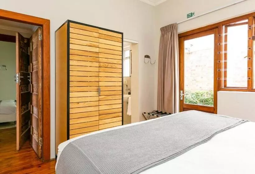 Курорт Camps Bay Village   Studios And Apartments