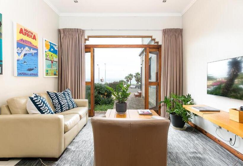 منتجع Camps Bay Village   Studios And Apartments