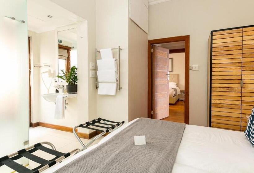 منتجع Camps Bay Village   Studios And Apartments