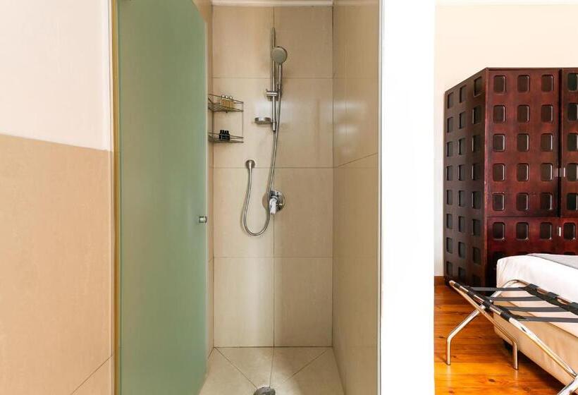 منتجع Camps Bay Village   Studios And Apartments