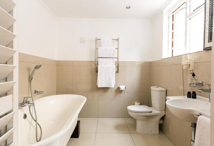 منتجع Camps Bay Village   Studios And Apartments