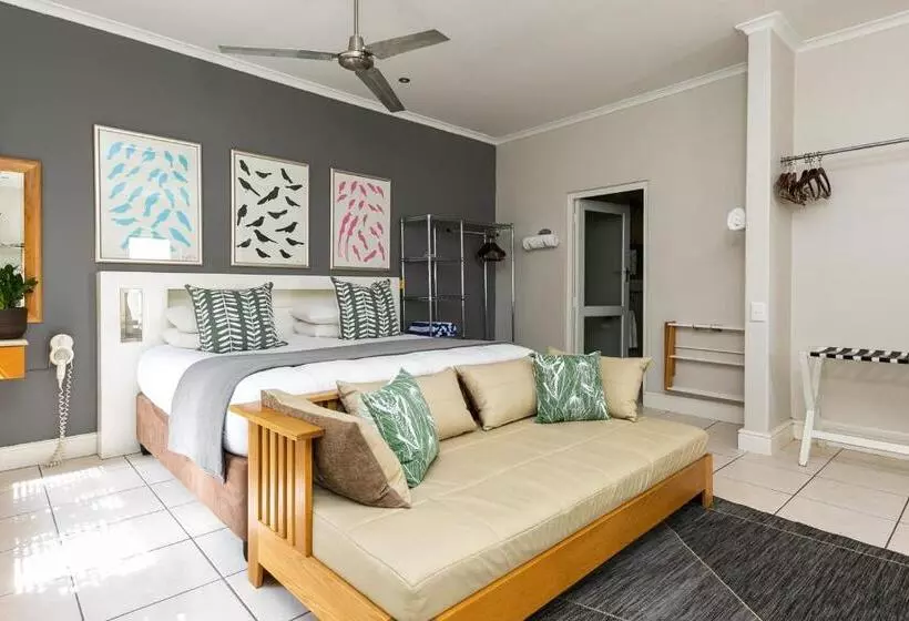 Курорт Camps Bay Village   Studios And Apartments