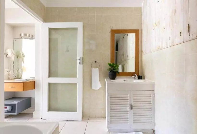 Курорт Camps Bay Village   Studios And Apartments