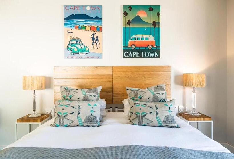 منتجع Camps Bay Village   Studios And Apartments