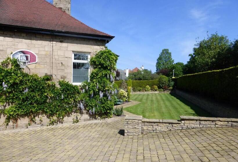 تختخواب و صبحانه The Cairn Residence