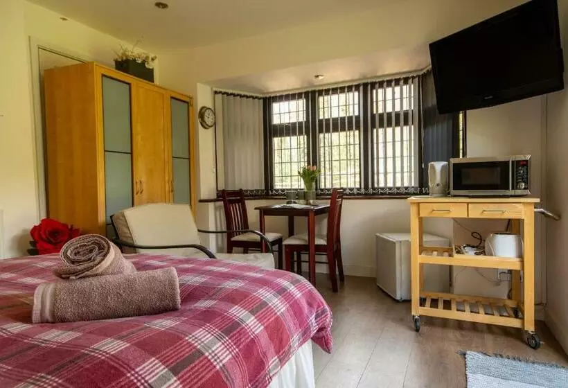 Majatalo The Studio Hatfield