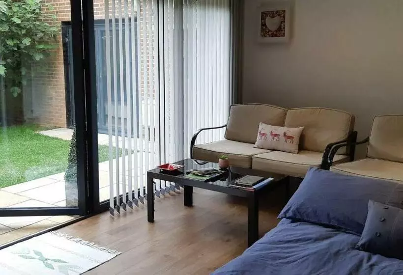 Majatalo The Studio Hatfield