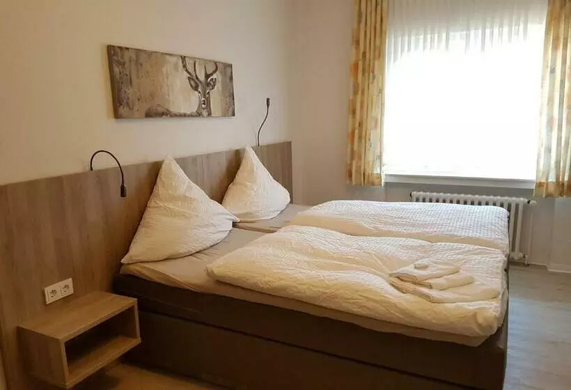 Hotelli Pension Haus Pooth