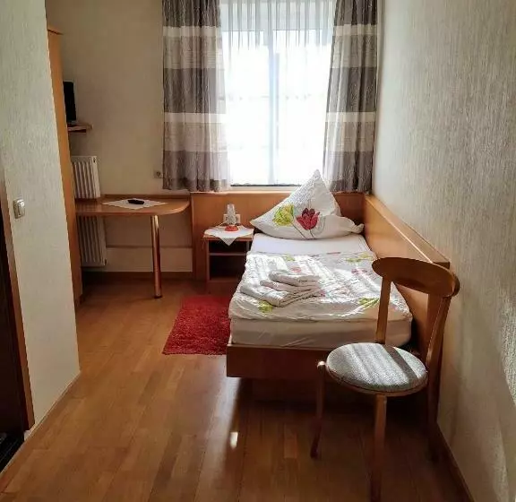 Hotelli Pension Haus Pooth