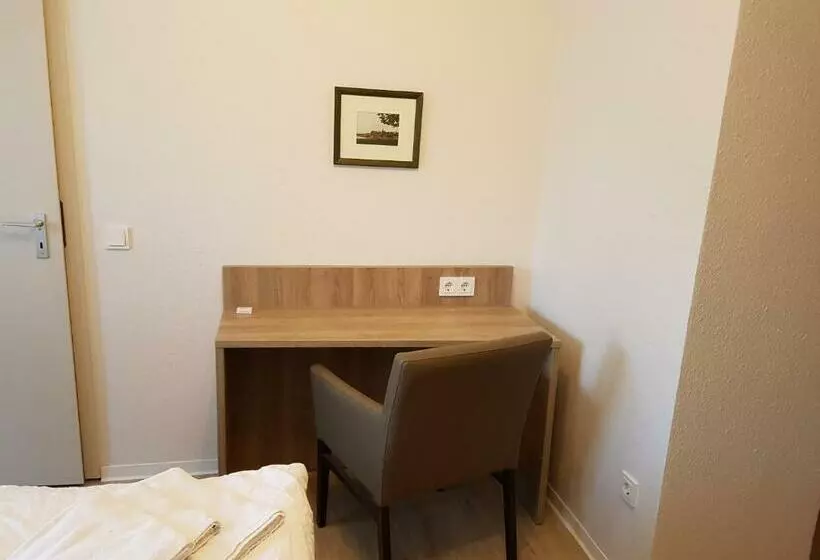 Hotelli Pension Haus Pooth