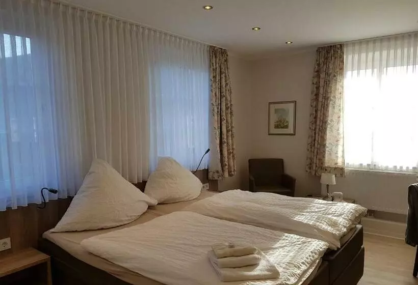 Hotelli Pension Haus Pooth