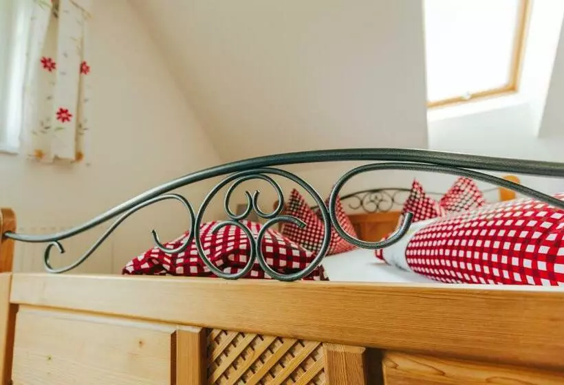 ペンション Gästezimmer & Buschenschank Mit Weingut Hack Gebell