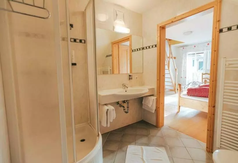 ペンション Gästezimmer & Buschenschank Mit Weingut Hack Gebell
