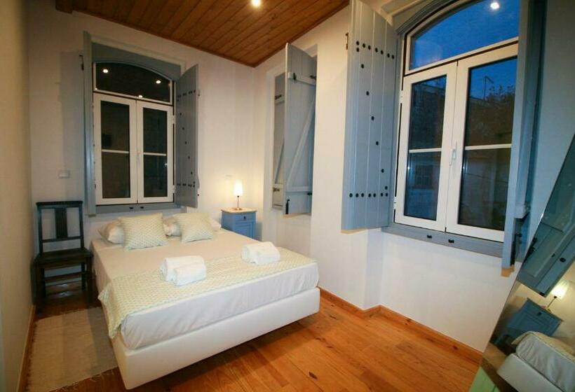 تختخواب و صبحانه Casa Dos Batalim