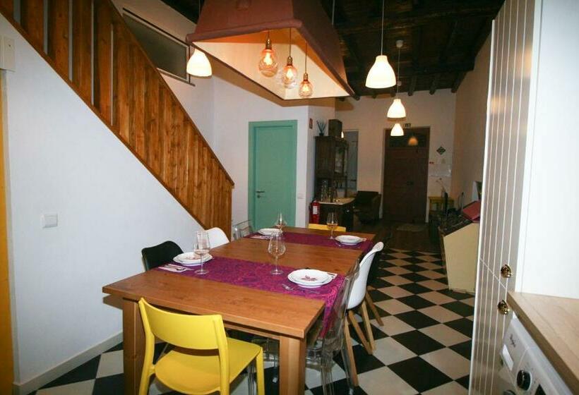 تختخواب و صبحانه Casa Dos Batalim