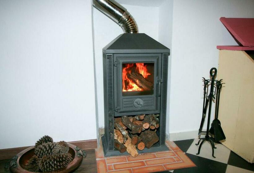 تختخواب و صبحانه Casa Dos Batalim