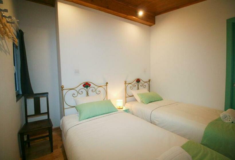 تختخواب و صبحانه Casa Dos Batalim