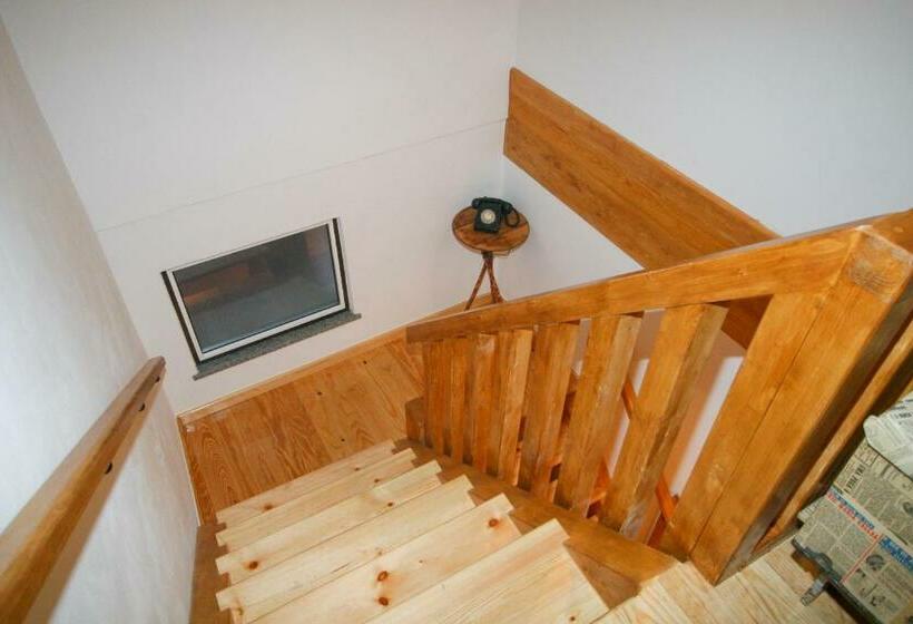 تختخواب و صبحانه Casa Dos Batalim