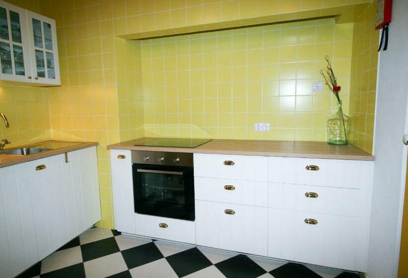 تختخواب و صبحانه Casa Dos Batalim