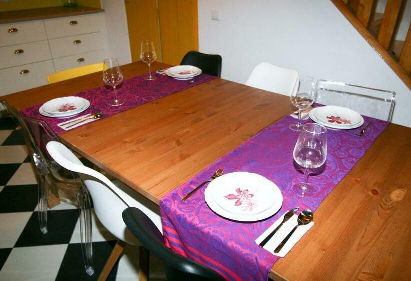 تختخواب و صبحانه Casa Dos Batalim