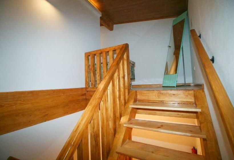 تختخواب و صبحانه Casa Dos Batalim