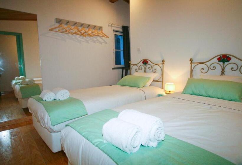 تختخواب و صبحانه Casa Dos Batalim