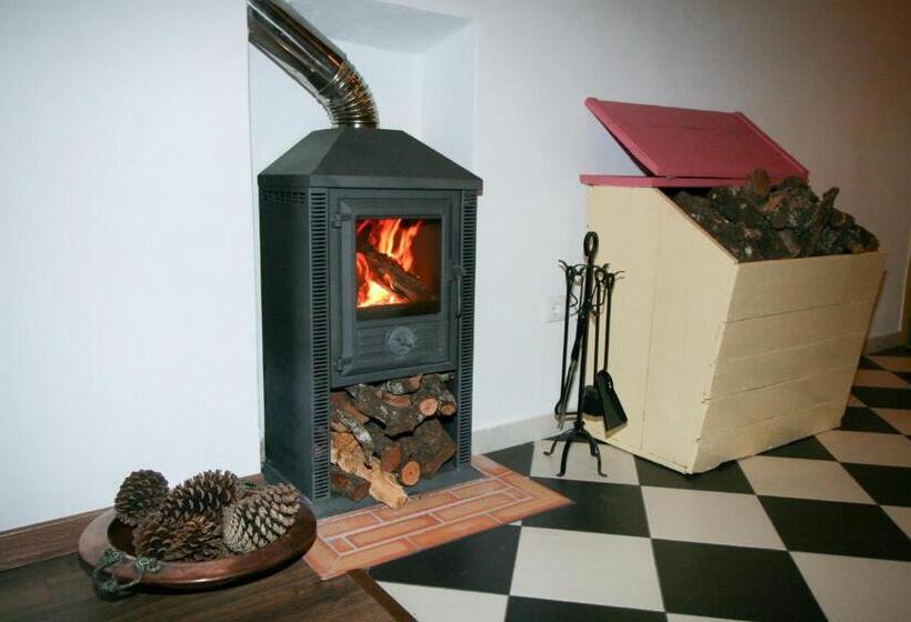 تختخواب و صبحانه Casa Dos Batalim