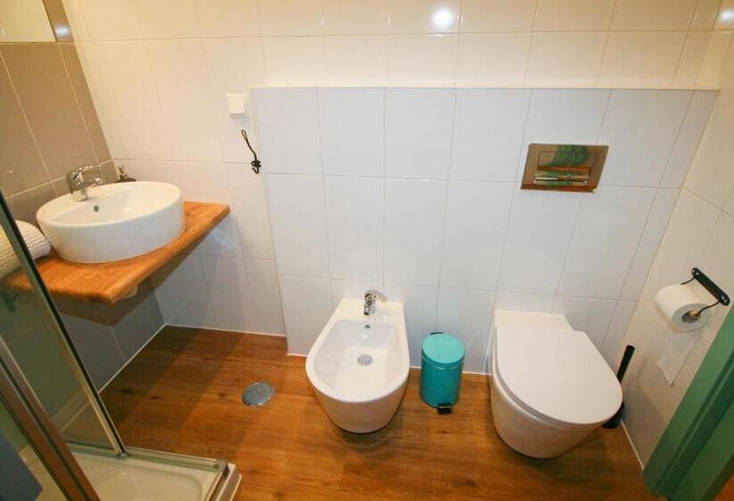 تختخواب و صبحانه Casa Dos Batalim