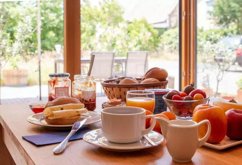 Aamiaismajoitus (B&B) Gästezimmer Im Weingut Wolf