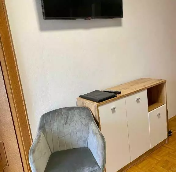 Aamiaismajoitus (B&B) Haus Dietrich Am Red Bull Ring