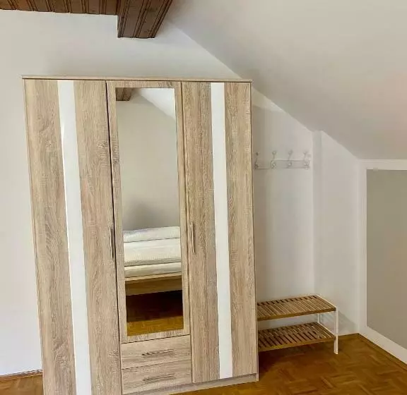 Aamiaismajoitus (B&B) Haus Dietrich Am Red Bull Ring