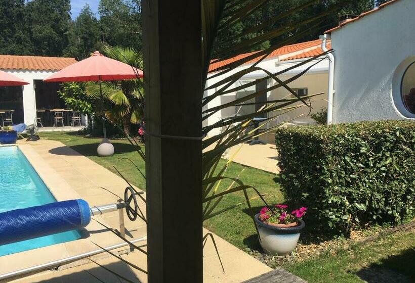 住宿加早餐  La Ferme Du Preneau